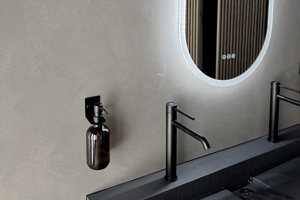 1-beton--cire-marius-aurenti-salle-bain-mur-paca