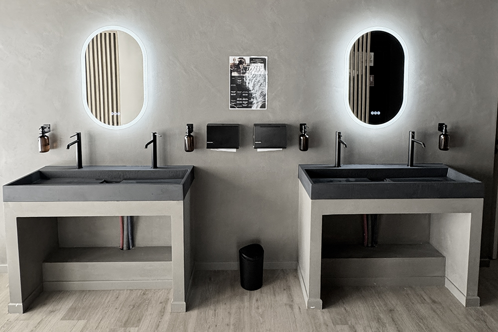 2-beton--cire-marius-aurenti-salle-bain-mur-paca