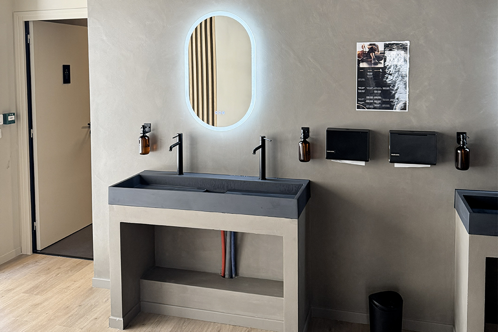 3-beton--cire-marius-aurenti-salle-bain-mur-paca