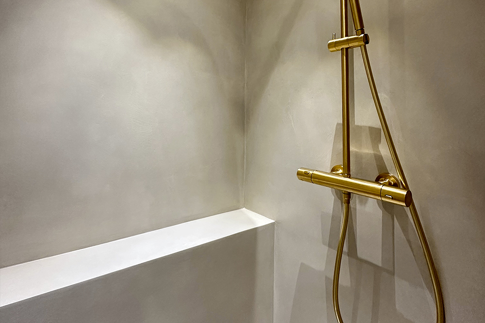 beton--cire-marius-aurenti-salle-bain-douche-sud