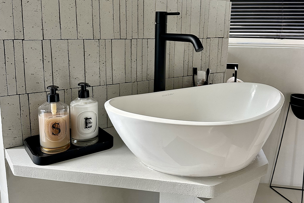 beton--cire-marius-aurenti-salle-bain-paca