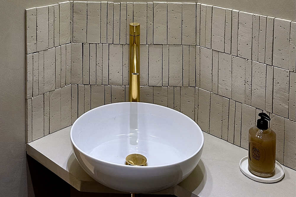 beton--cire-marius-aurenti-salle-bain-sud