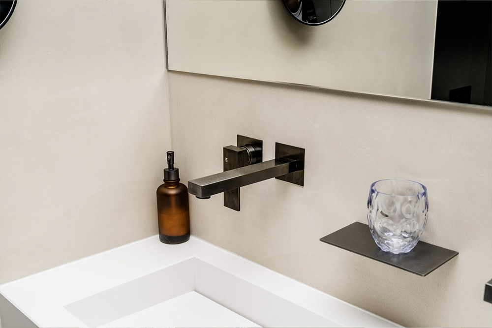 salle-bain-maison-beton-cire-Marius-Aurenti-var